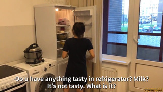 Москвич ебёт двоюродную сестру приехавшую к нему в гости из деревни в поисках работы