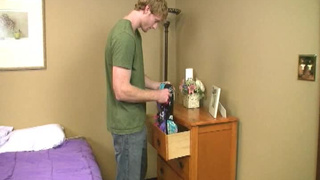 Сестра засунула брату стринги в ротик и подрочила