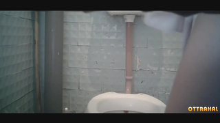 Медсёстры и врачи писают в женском туалете московской клиники