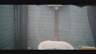 Медсёстры и врачи писают в женском туалете московской клиники