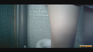 Медсёстры и врачи писают в женском туалете московской клиники