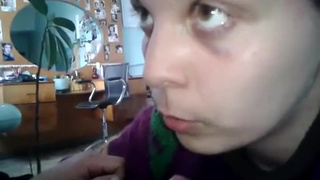 Домашнее порно начальницы делающей своему сотруднику отсос