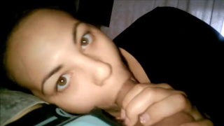 Отсасывает ночью и балдеет