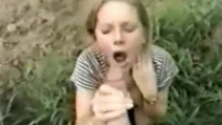 Специально остановились супруги у поля, чтобы женушка соснула болт