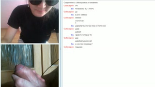 Дрочер в чат рулетке наяривает свой длинный пенис