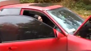 Русская молоденькая малышка сексом рассчиталась за ремонт папиной машины