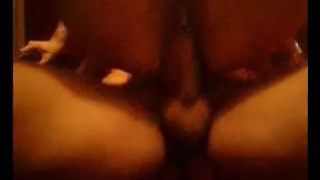 Благоверный крупным планом снимает, как сношает жену