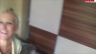 Пендюрит соседку и снимает домашнее порно видео