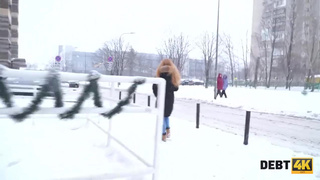 Коллектор жестко дрючит в позе раком рыжую русскую должницу