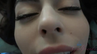 Кобель шпилится с гламурной брюнеткой после дрочки