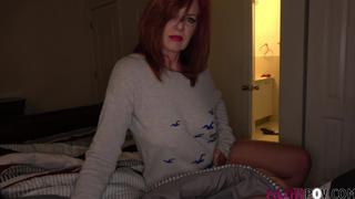 Возбужденный сынок имеет рыжую мильфу с обвисшими буферами в инцест порно