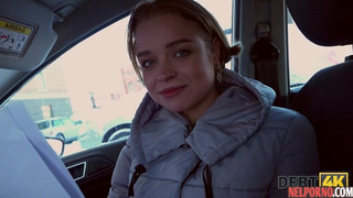 Обворожительная русская телочка пошире развела ляжки для ебли с пикапером