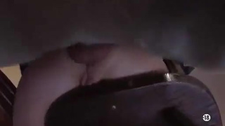 Подошел и вставил болт в попу девке