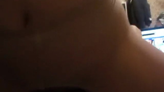 Развела попу и дала войти членом