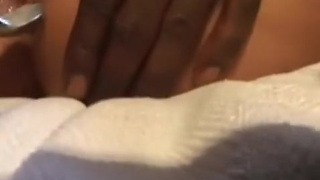 Жених черномазый большим членом дрючит в ротик белую невесту