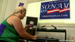 Начальница приказала подчиненным затрахать до полусмерти свою сотрудницу