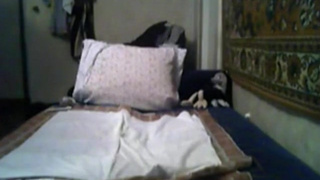 Русская кокетка получает пацанский кулак в свою половую щель