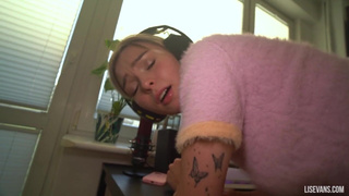 Симпатичная, ну не дуйся, вытрахаю быстренько и играй в свой Cyberpunk