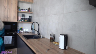 Научу пацана дочки анилингус делать — она мне потом спасибо скажет