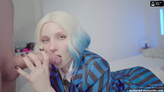 Взяла болт в рот, завелась и развела ляжки — это было красиво