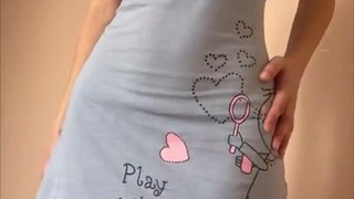 Вставила в себя резиновый член и от оргазма аж коленки подкосились ??