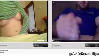 Сосед мастурбирует в видео чате на красивую девку