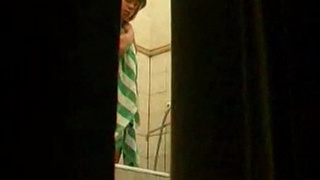 Папаша жестко дрючит родную дочь перед скрытой камерой