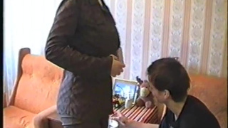 Частное порно с 40 летней женщиной в колготках и пареньком