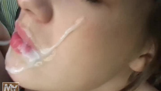 Два русских паренька прут одну девченку на двоих