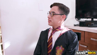 Очкарик чпокнул будущую тёщу и свою сучку