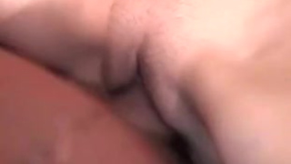 Стерва переспала с другом устроив домашнее порно